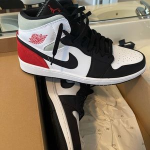 Nike Air Jordan 1 Mid SE